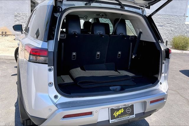 Used 2025 Nissan Pathfinder SL w/ Lighting Package (N92) AWD/4WD image 33