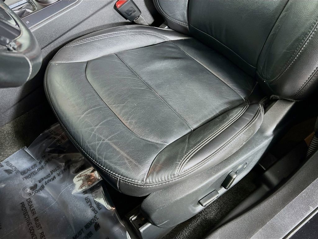 Used 2017 Ford Explorer XLT w/ Equipment Group 202A image 18