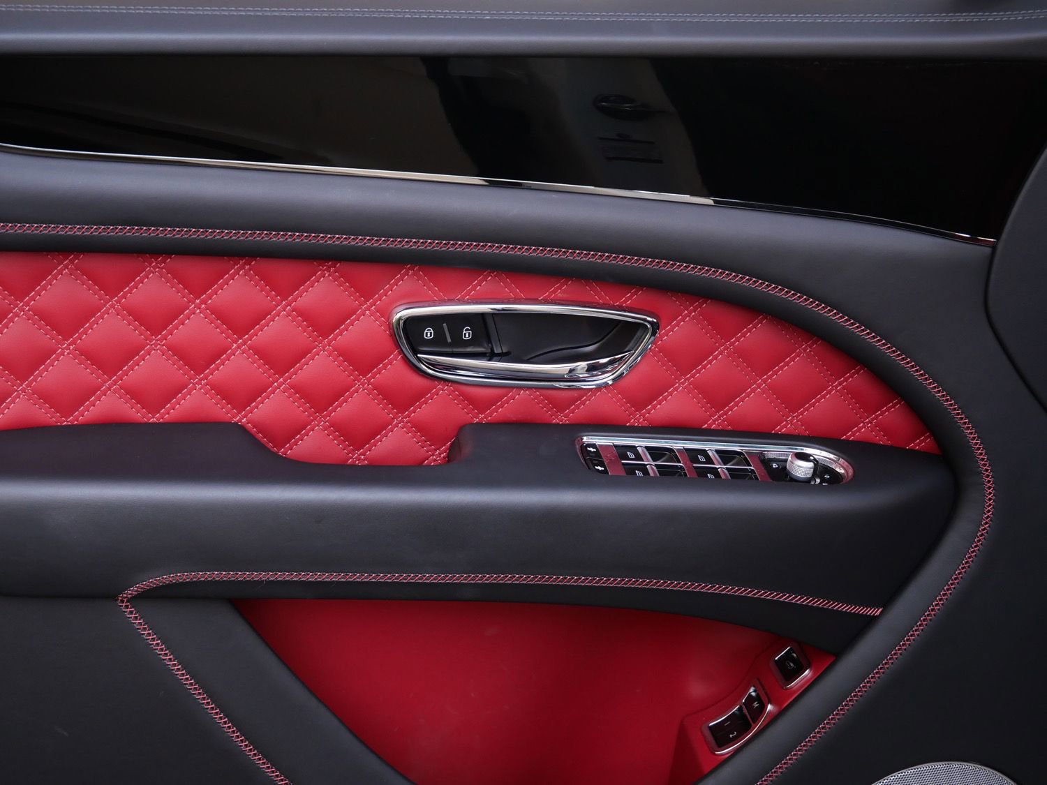 Used 2022 Bentley Bentayga image 16