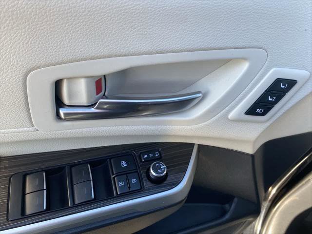 Certified 2022 Toyota Sienna Platinum image 13