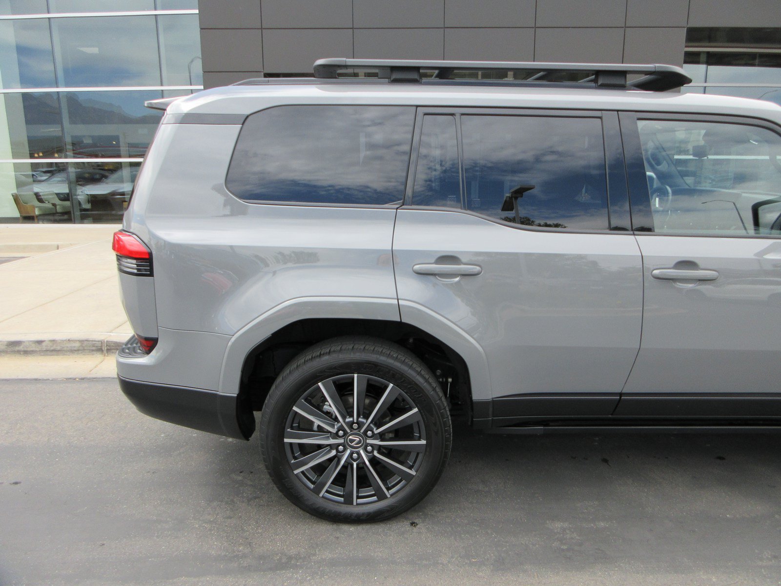 Used 2024 Lexus GX 550 w/ Accessory Package (31) AWD/4WD image 10