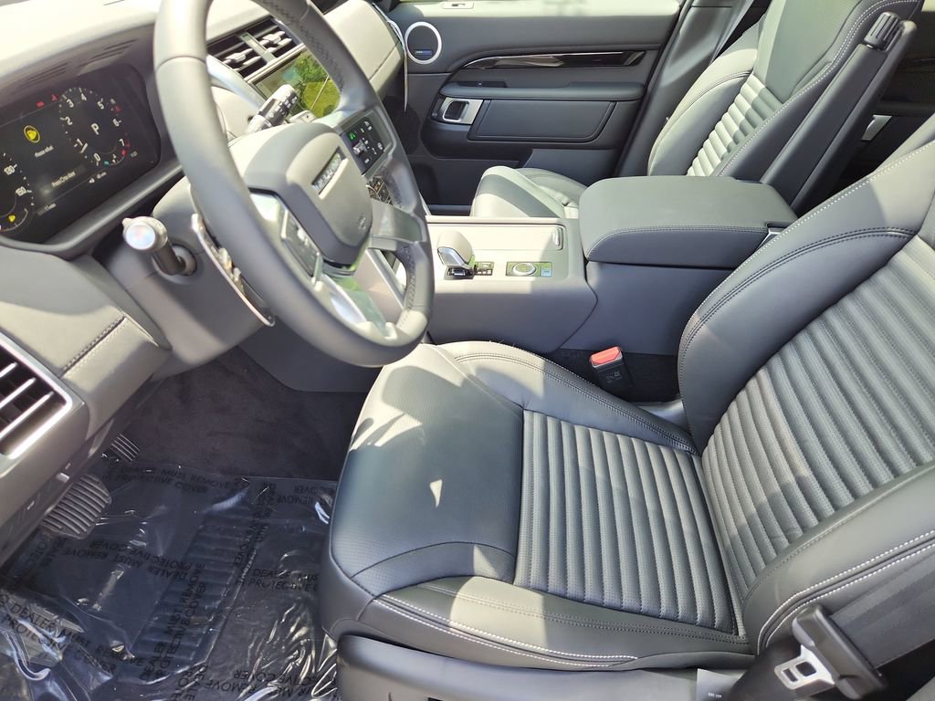 Certified 2025 Land Rover Discovery S AWD/4WD image 23
