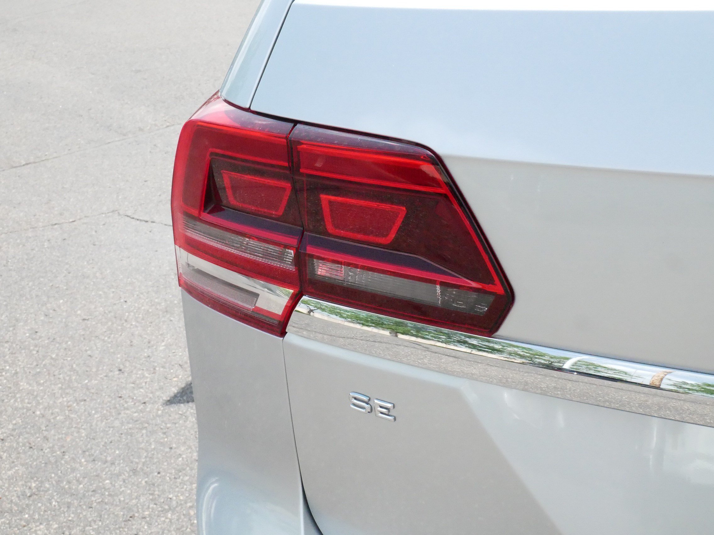 Used 2019 Volkswagen Atlas SE w/ Towing Package AWD/4WD image 17