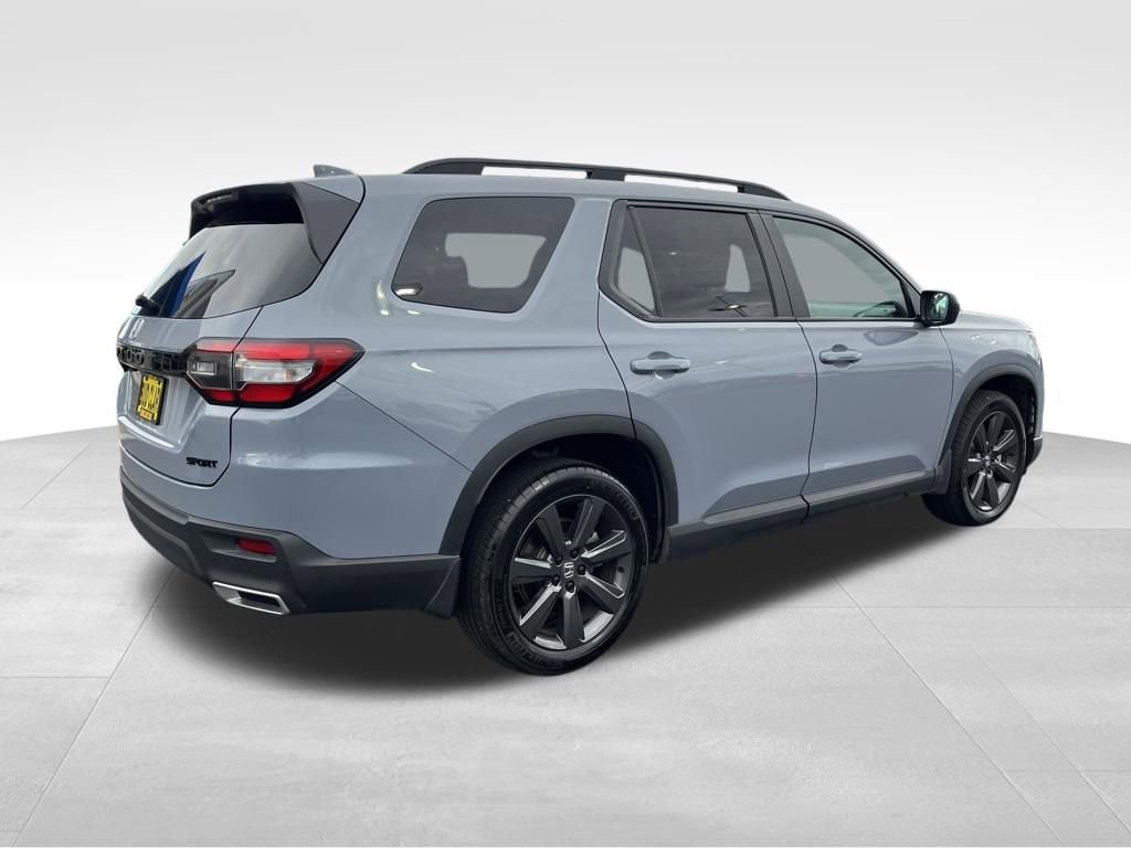 Used 2025 Honda Pilot Sport image 11