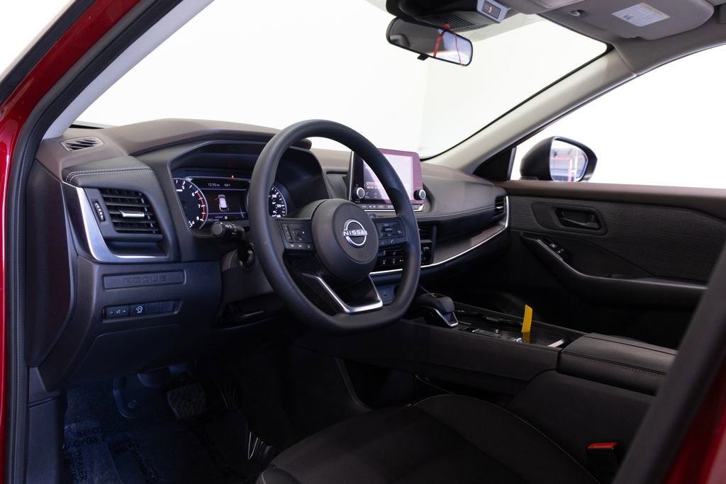 Used 2023 Nissan Rogue S image 17