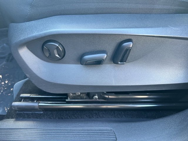 Used 2024 Volkswagen Tiguan SE image 28