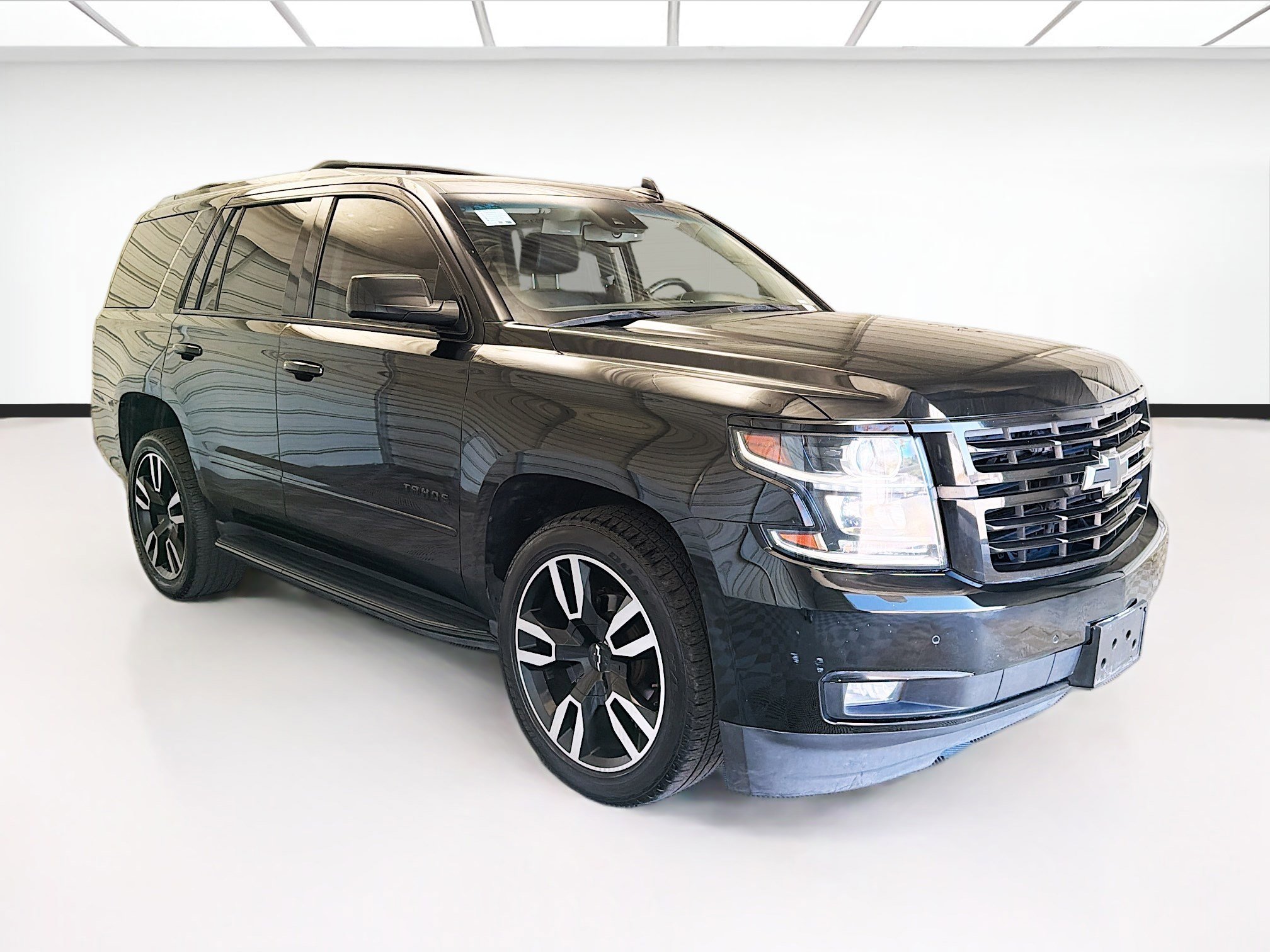Used 2018 Chevrolet Tahoe Premier w/ RST Edition AWD/4WD image 3