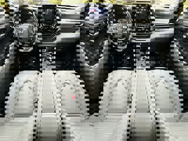 Used 2022 Toyota Highlander XLE image 21