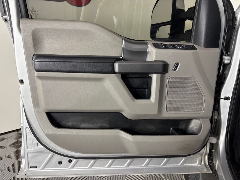 Used 2019 Ford F250 XLT w/ XLT Premium Package AWD/4WD image 19