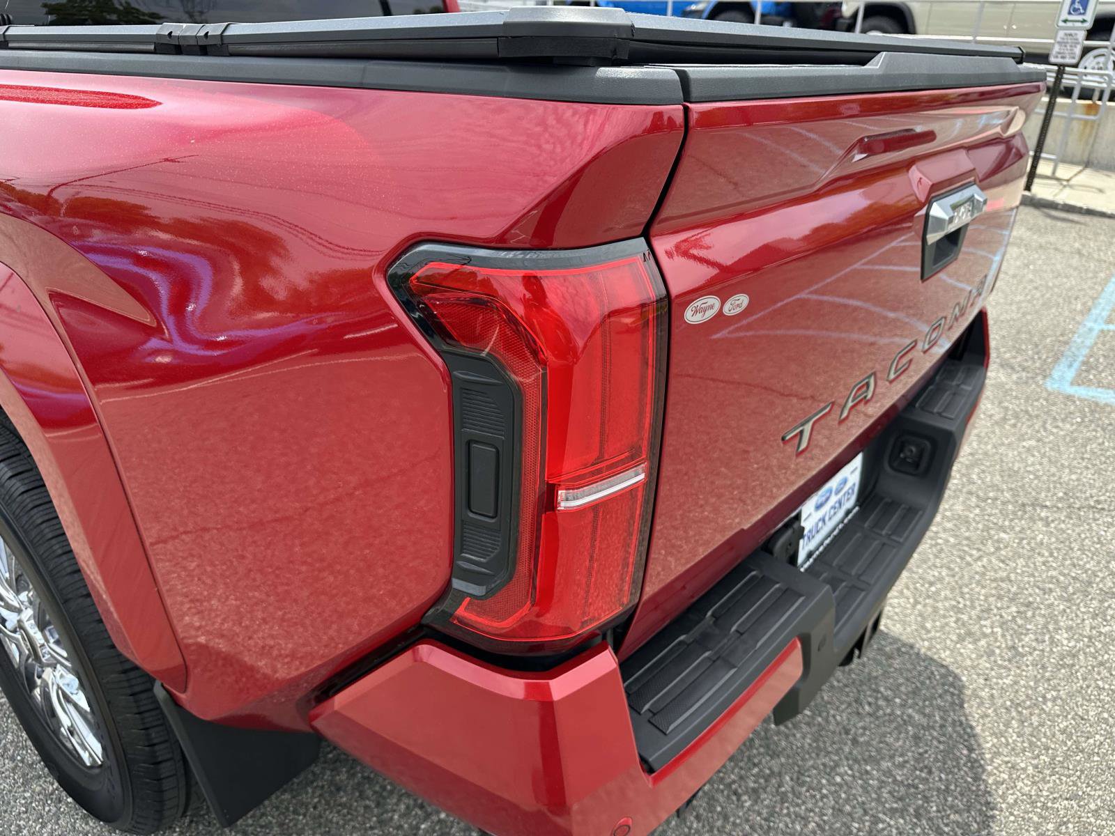Used 2024 Toyota Tacoma Limited w/ Limited Package (LT) AWD/4WD image 10