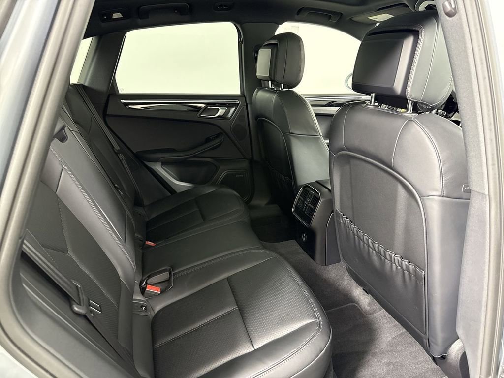 Certified 2025 Porsche Macan image 25