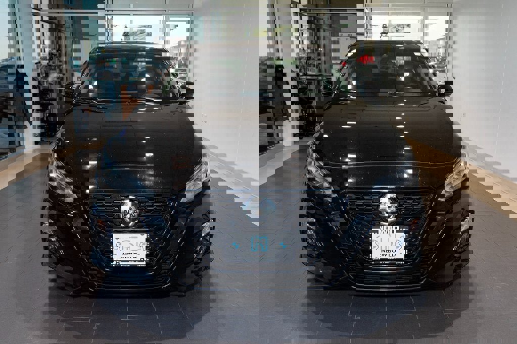 Used 2022 Nissan Altima 2.5 SR w/ Midnight Edition Package image 2