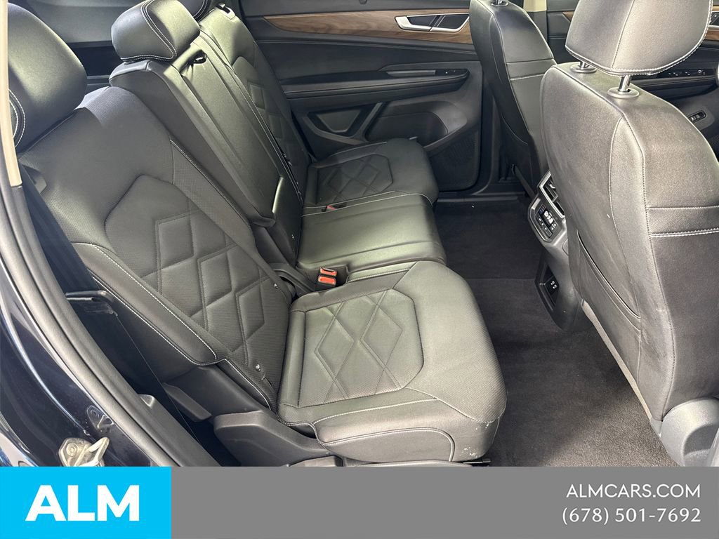 Used 2025 Volkswagen Atlas SE FWD image 19