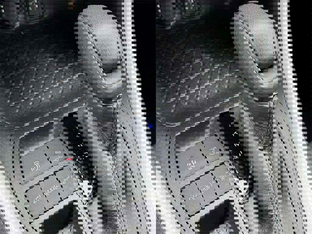 Used 2025 Toyota RAV4 LE image 17