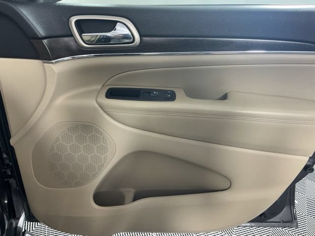 Used 2017 Jeep Grand Cherokee Limited AWD/4WD image 13