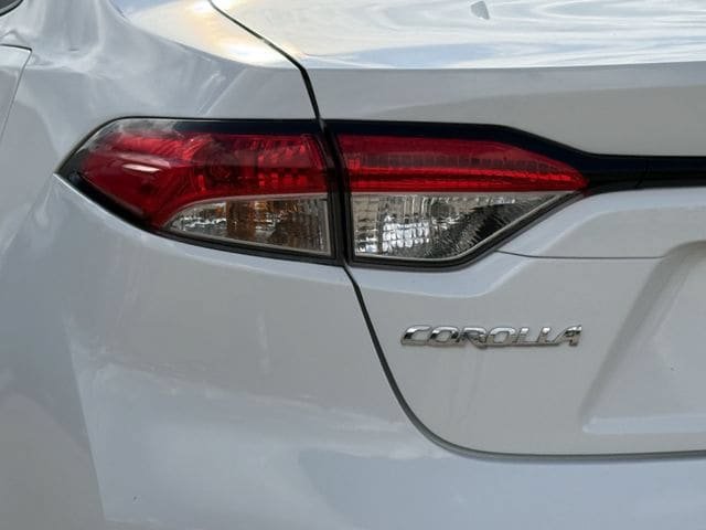 Used 2025 Toyota Corolla LE FWD image 6