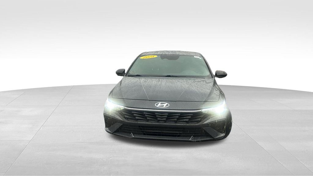 Used 2025 Hyundai Elantra Sport video 2