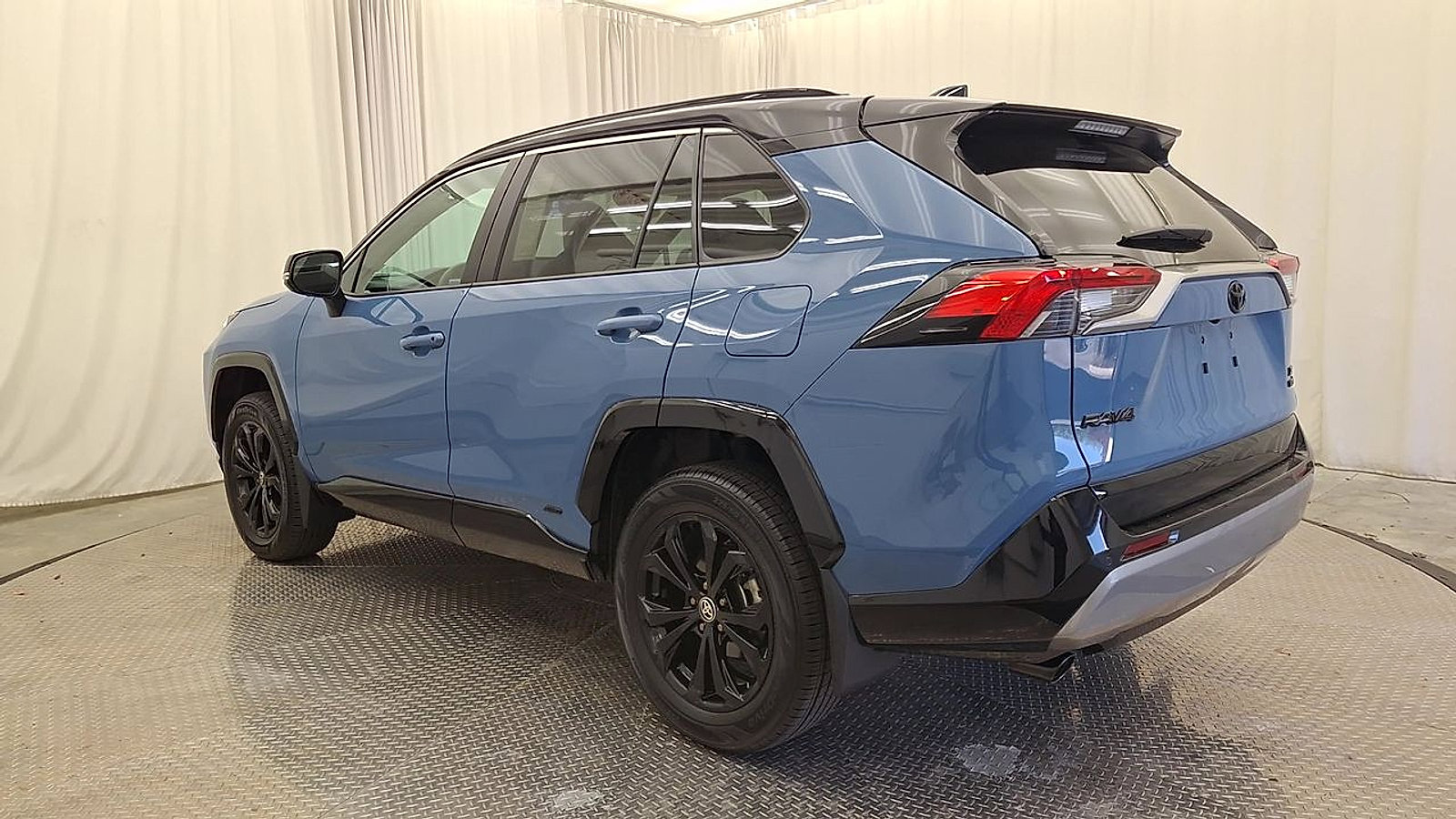 Used 2024 Toyota RAV4 XSE w/ Advanced Technology Package image 9