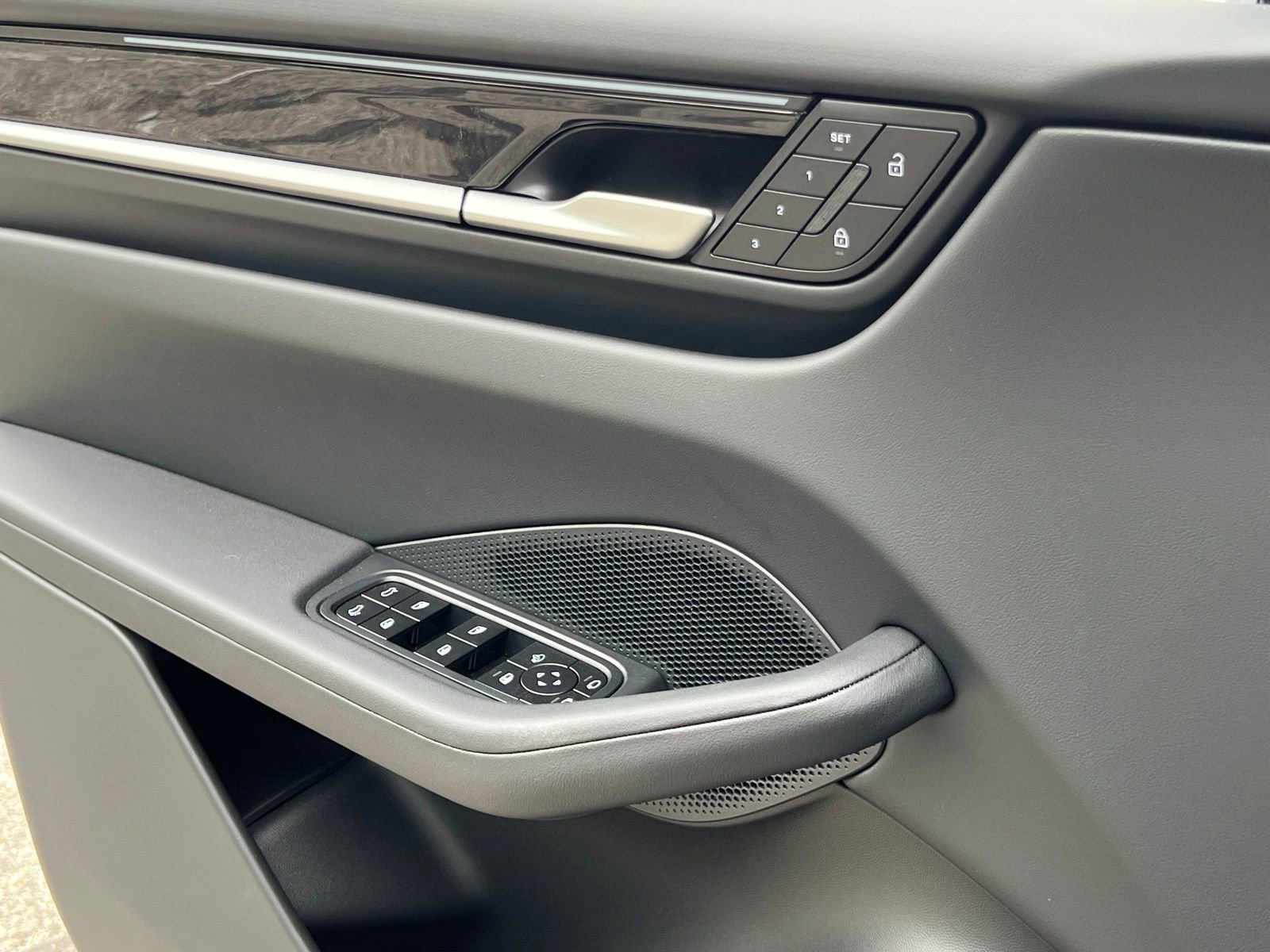 New 2026 Porsche Macan 4 Electric AWD/4WD image 29