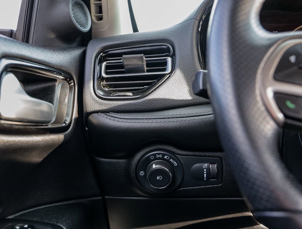 Used 2022 Dodge Durango SXT w/ Anodized Platinum Package image 34