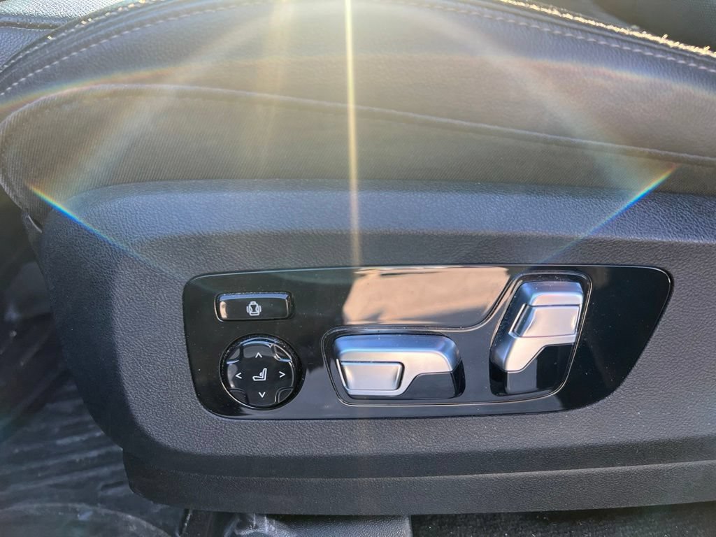 Used 2020 BMW X7 xDrive40i w/ M Sport Package AWD/4WD image 14