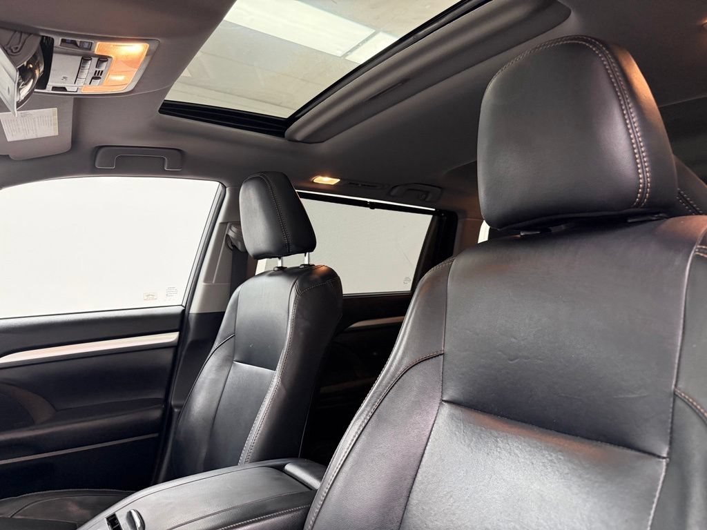 Used 2018 Toyota Highlander XLE FWD image 11