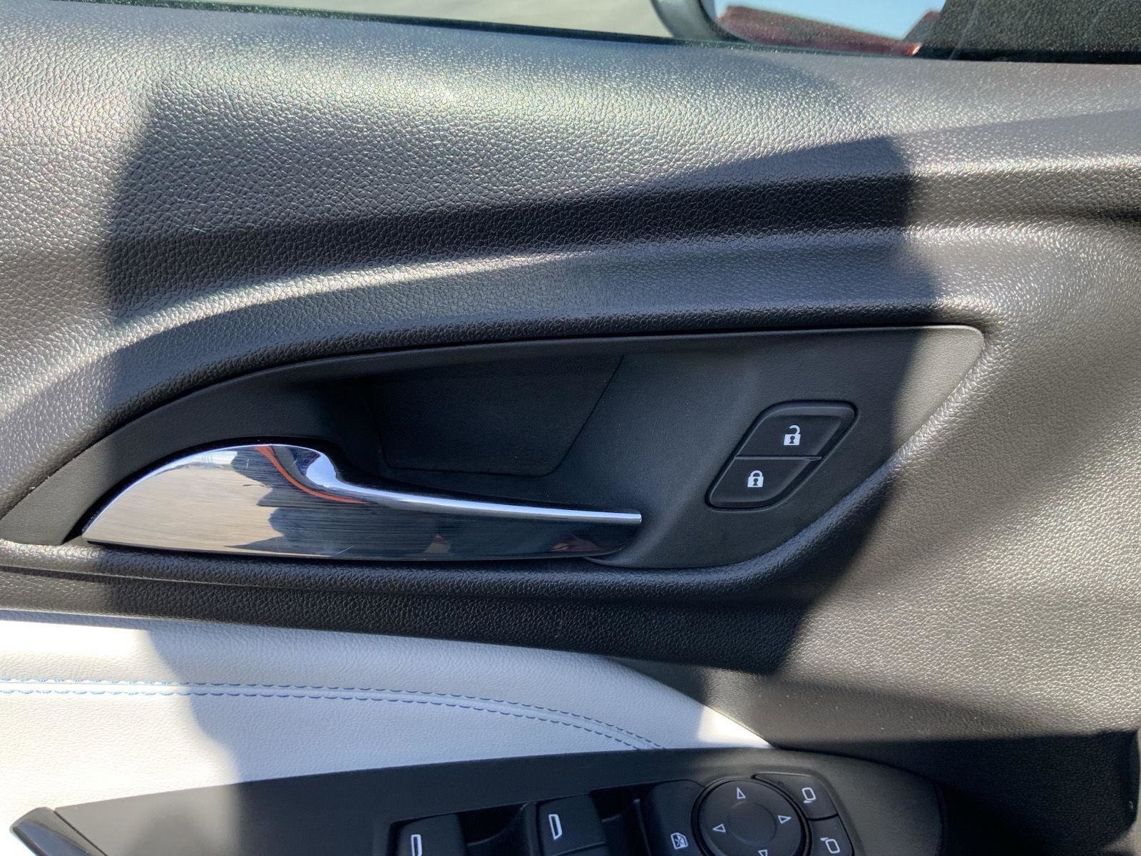 Used 2025 Chevrolet Trax LT w/ LT Convenience Package image 22