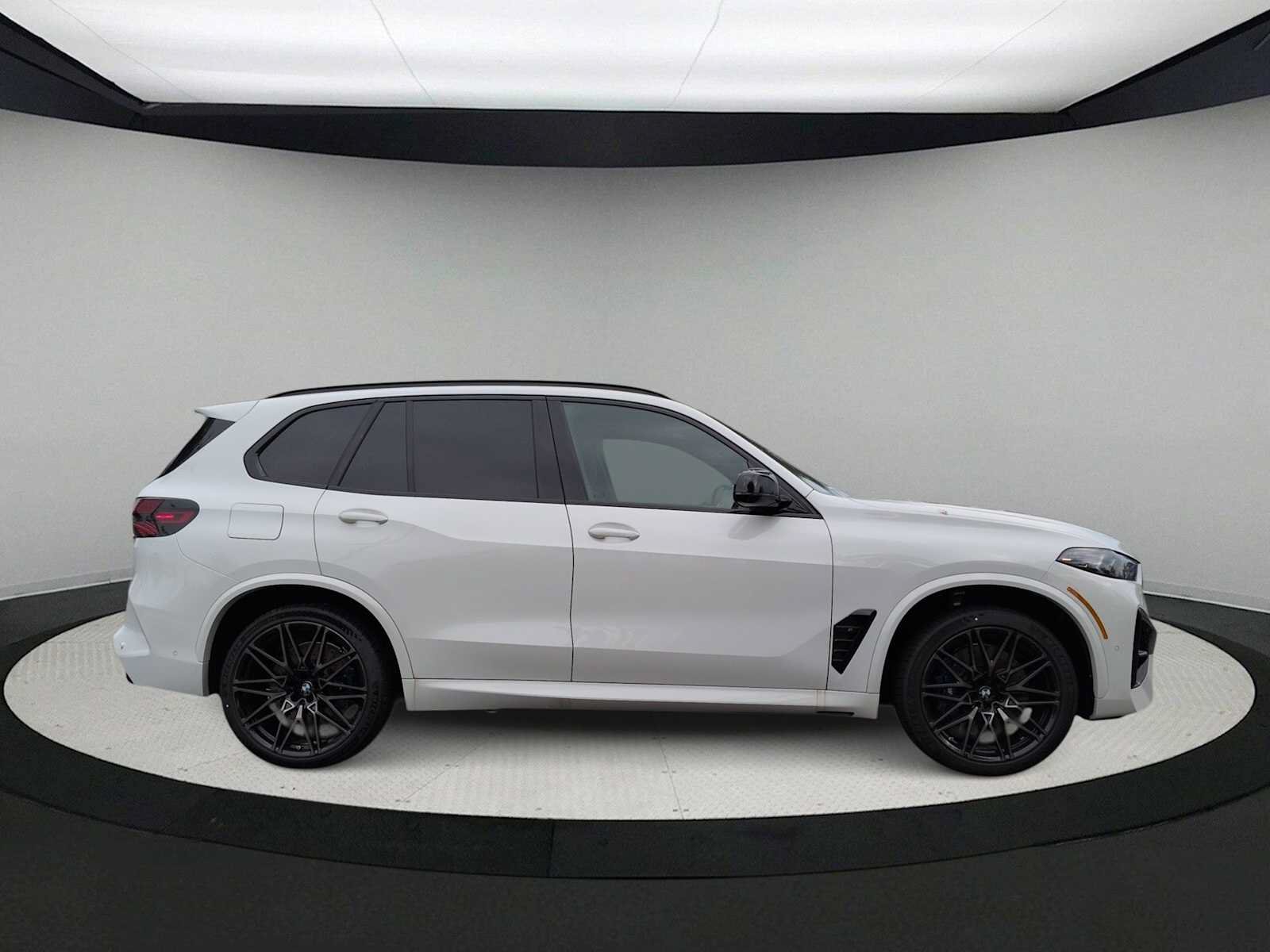 New 2026 BMW X5 M Competition w/ Executive Package AWD/4WD image 9
