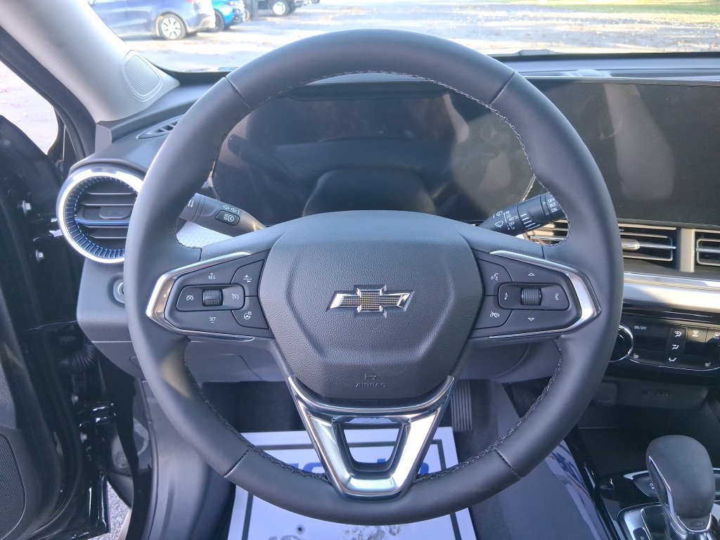 New 2026 Chevrolet Trax LT w/ Driver Confidence Package FWD image 28