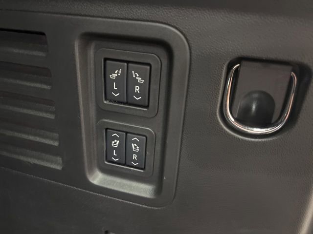 Used 2025 Chevrolet Traverse RS AWD/4WD image 16