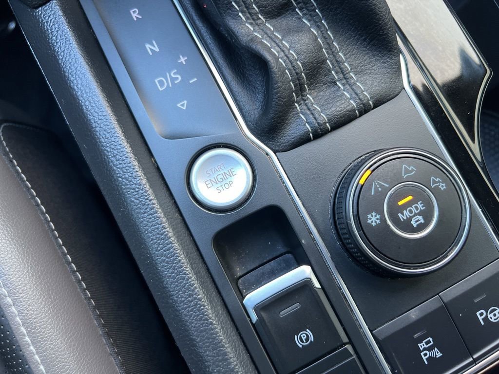 Certified 2023 Volkswagen Atlas Cross Sport SEL Premium R-Line image 42