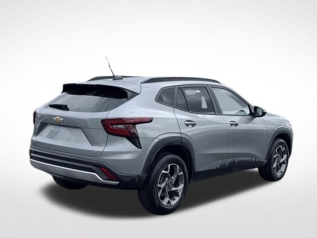 Used 2025 Chevrolet Trax LT w/ LT Convenience Package FWD image 6