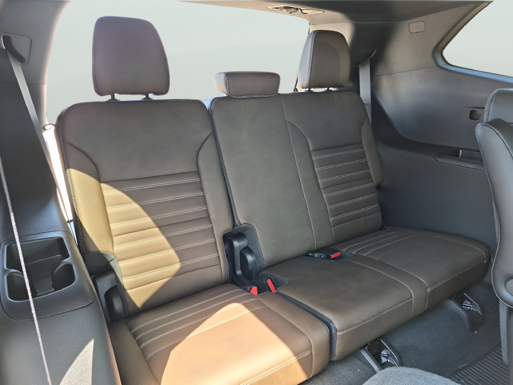 New 2027 GMC Acadia Denali Ultimate w/ LPO, Floor Liner Package AWD/4WD image 35