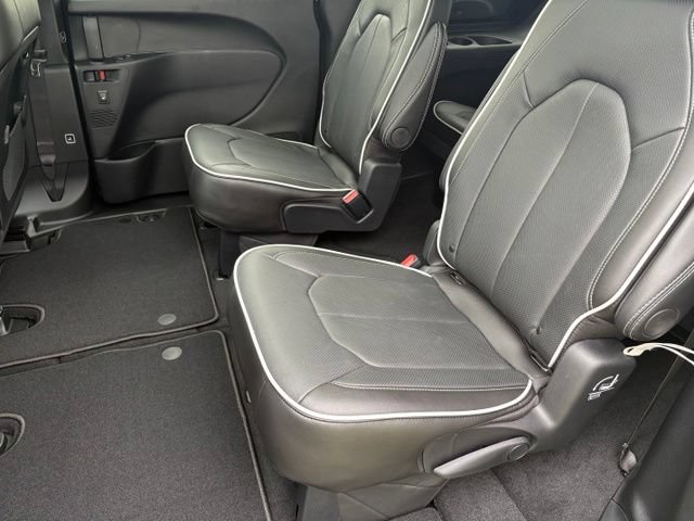 New 2027 Chrysler Pacifica Limited FWD image 12