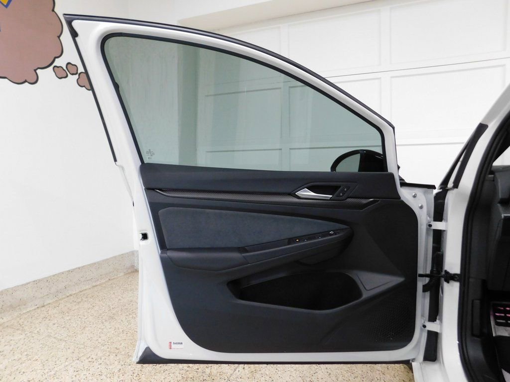 Used 2025 Volkswagen Golf R image 27