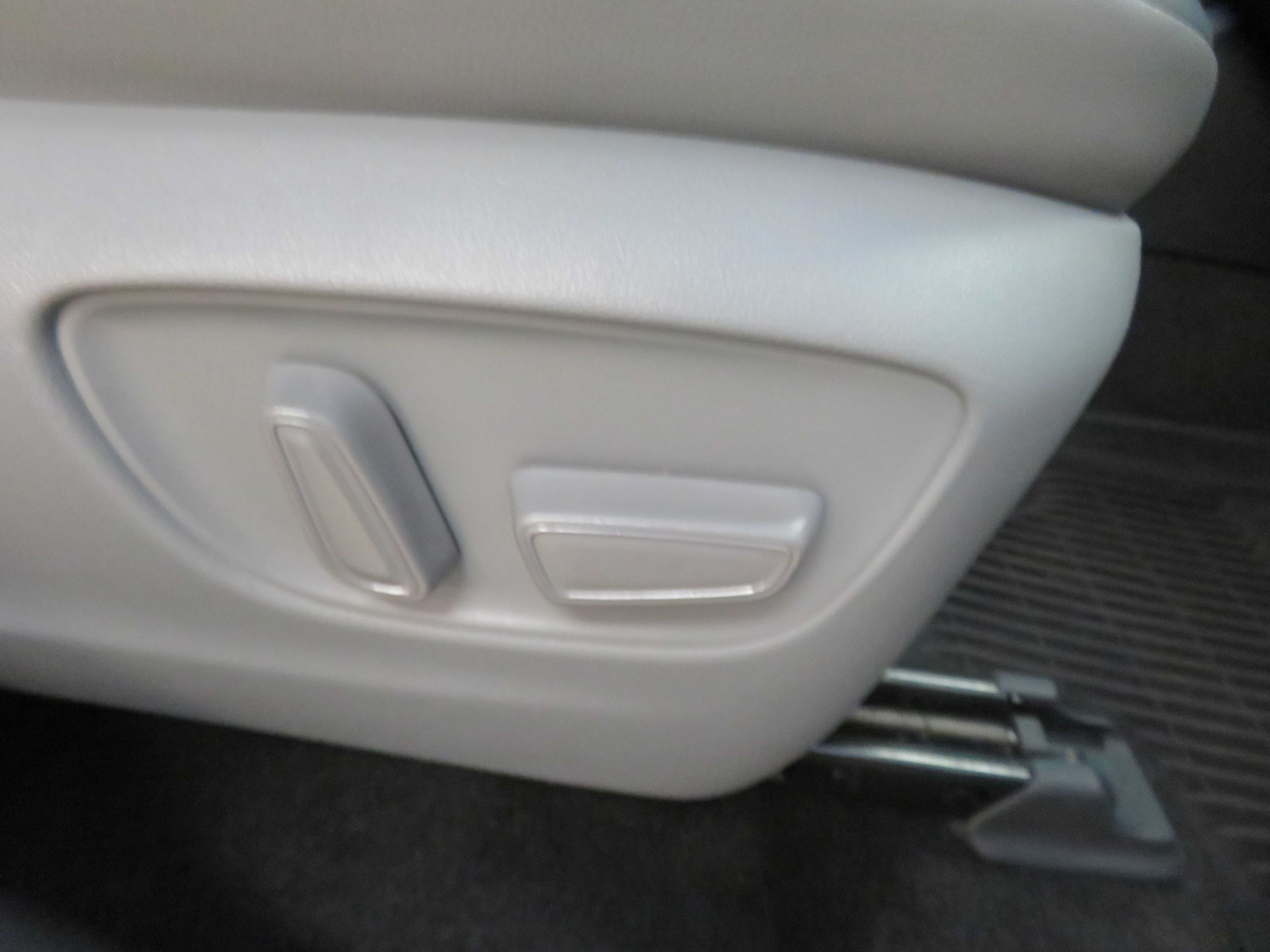 Used 2023 Toyota Highlander XLE FWD image 31