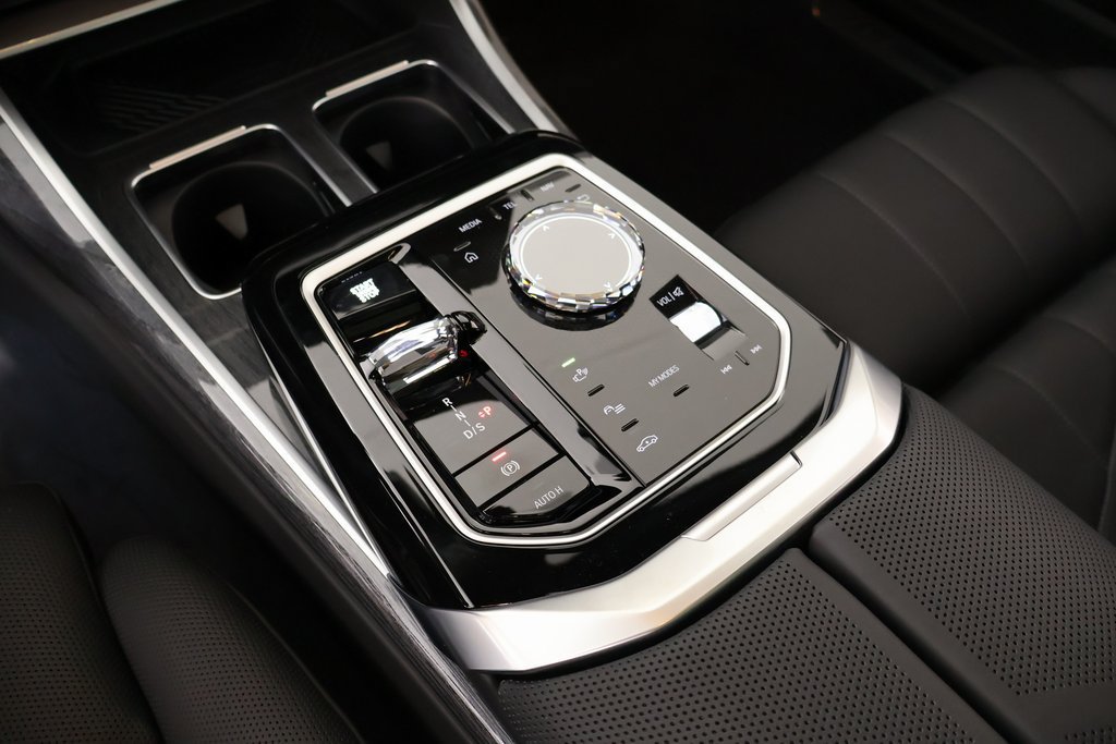 New 2026 BMW 750e xDrive AWD/4WD image 9