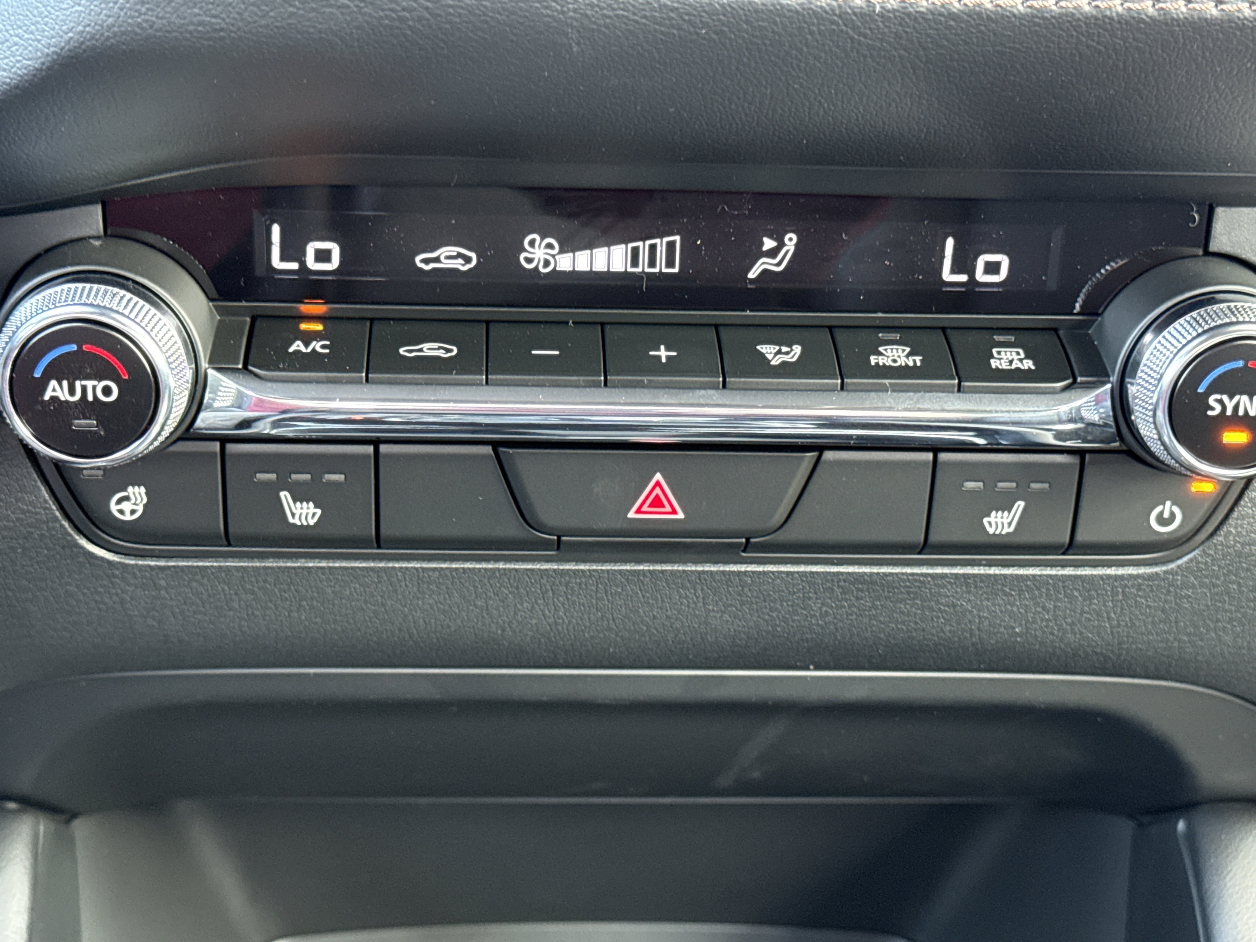 New 2026 MAZDA MAZDA3 Hatchback w/Premium Plus Pkg image 19