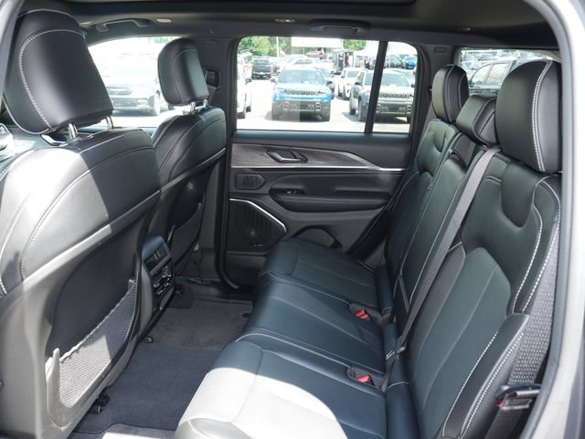 Used 2024 Jeep Grand Cherokee Overland AWD/4WD image 25