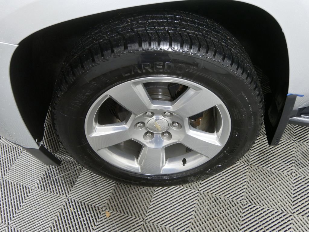 Used 2020 Chevrolet Suburban LT image 9