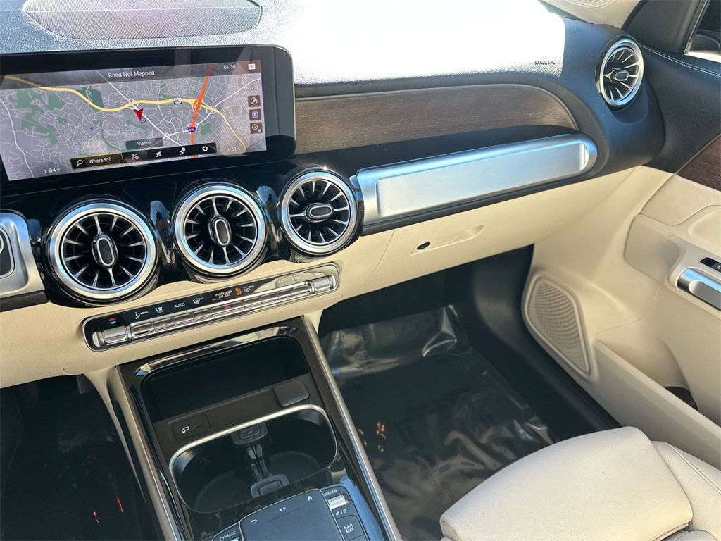 Used 2023 Mercedes-Benz GLB 250 4MATIC image 25