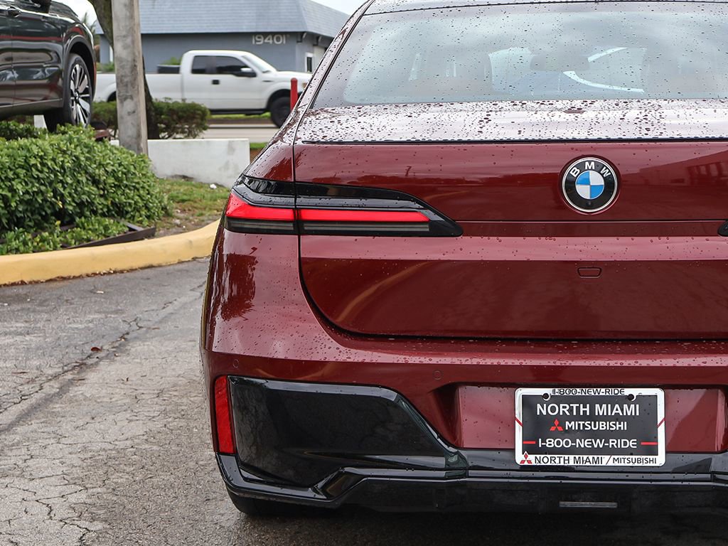 Used 2023 BMW 740i w/ Parking Assistance Package image 19