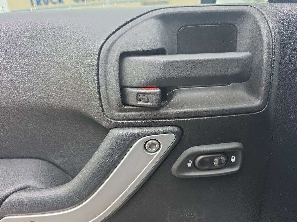 Used 2014 Jeep Wrangler Rubicon w/ Dual Top Group image 17