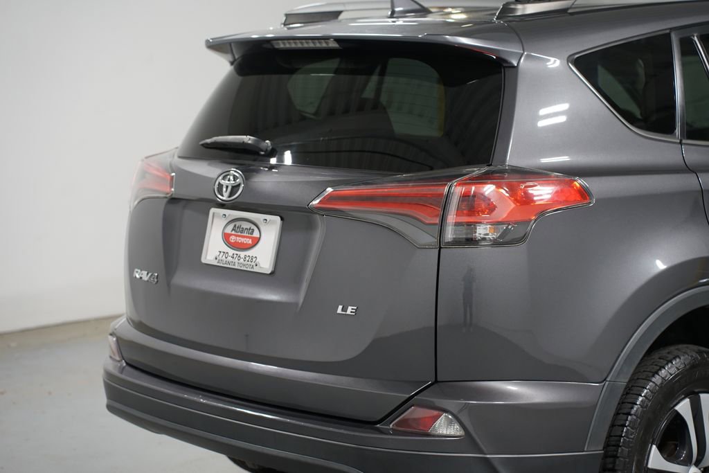 Used 2018 Toyota RAV4 LE FWD image 9