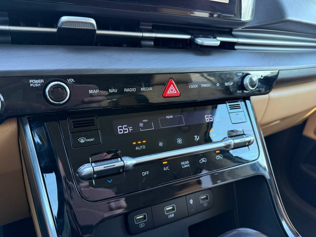 Certified 2022 Kia Carnival EX FWD image 30