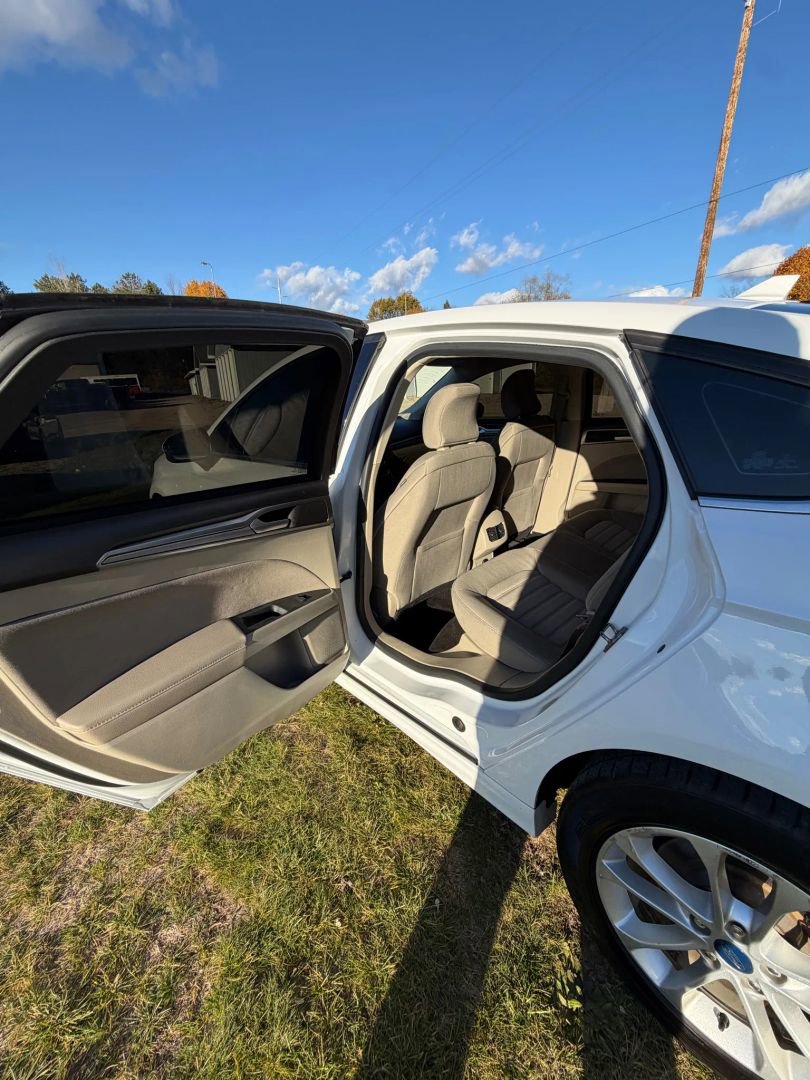 Used 2019 Ford Fusion SE image 25