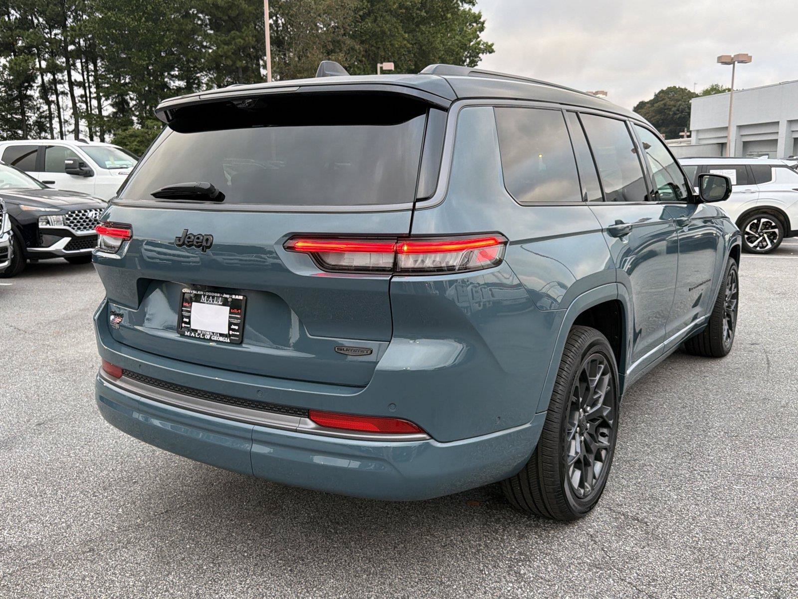 Used 2026 Jeep Grand Cherokee L Summit w/ Obsidian Package AWD/4WD image 5