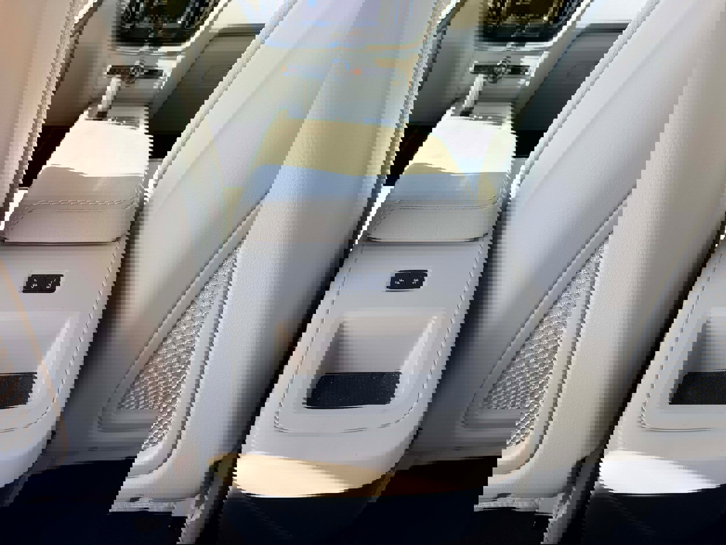 Certified 2023 Volvo XC60 B5 Plus w/ Climate Package image 13