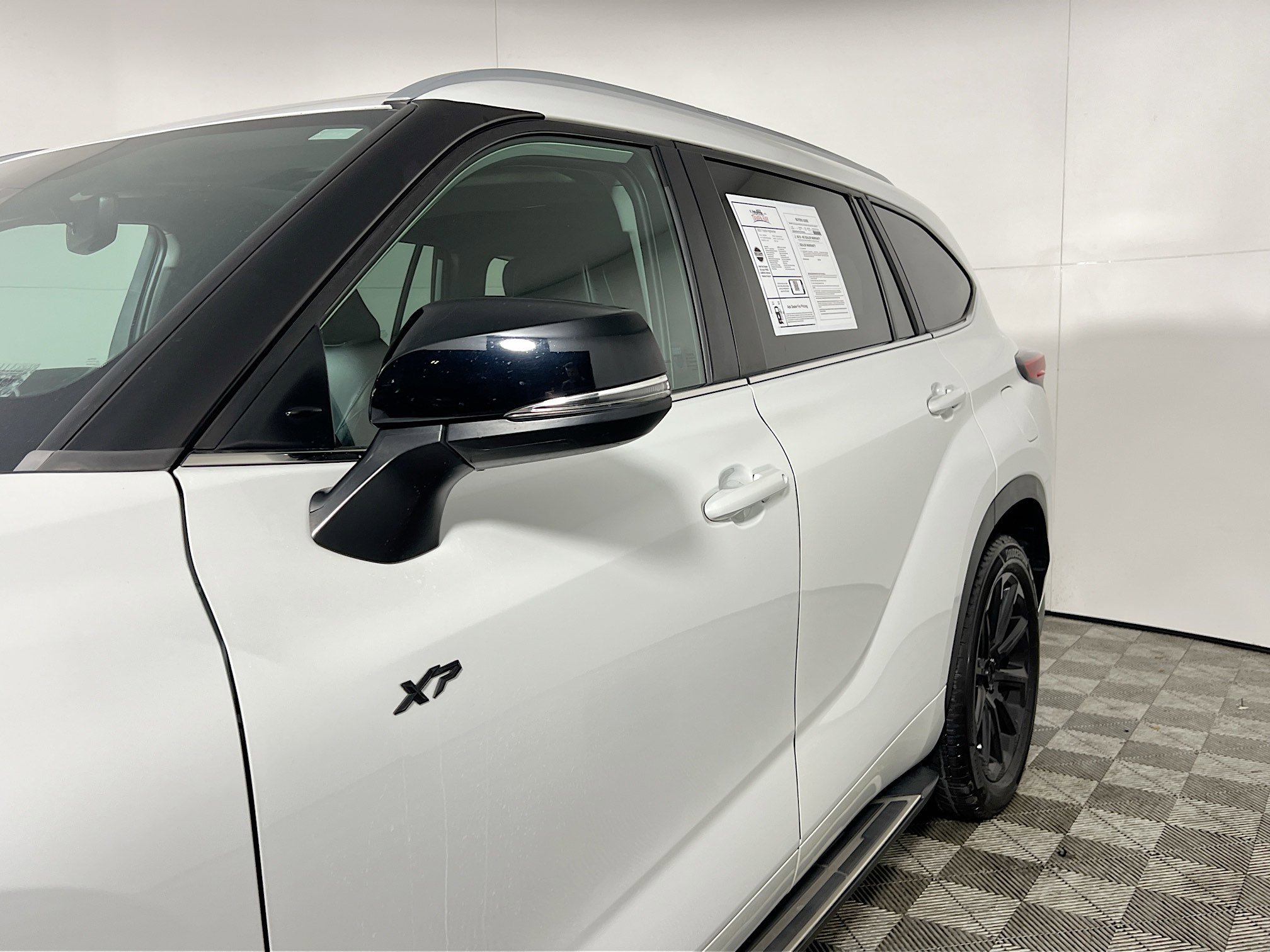 Used 2023 Toyota Highlander XLE image 13