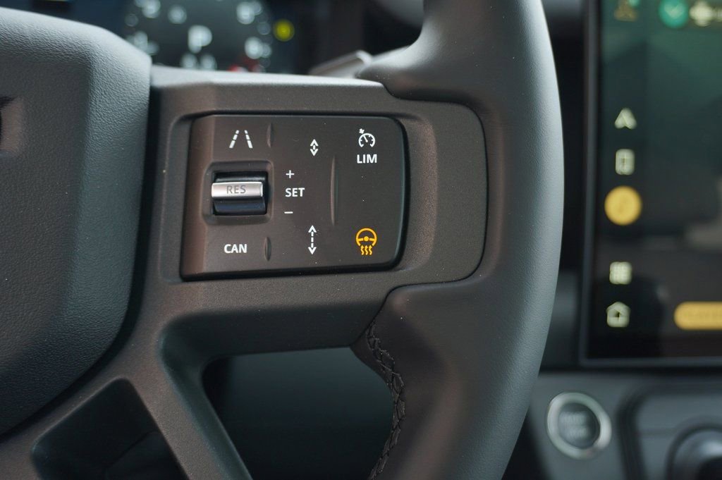 New 2026 Land Rover Defender 130 X-Dynamic SE image 18